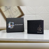 Новейшая модель мужского кошелька PRADA, представленная в официальном магазине, 