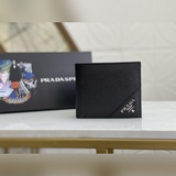 Новейшая модель мужского кошелька PRADA, представленная в официальном магазине, 