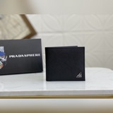 Новейшая модель мужского кошелька PRADA, представленная в официальном магазине, 