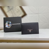 Новейшая модель мужского кошелька PRADA, представленная в официальном магазине, 
