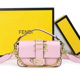 Знаменитая сумка Baguette квадратной формы из коллекции Versace by Fendi. Гладка