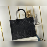 Оригинальный черный виниловый цветок большого размера 【Di0r Book Tote】 Когда бол