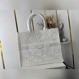 Оригинальный большой белый клей 【Di0r Book Tote】 Когда большинство людей думают 