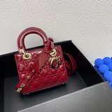 Четыре отделения, лакированная кожа, индивидуальный дизайн Lady Dior. Сумка с кл