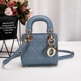 Dior мини-сумка Lady Dior с ручкой и ремнем через плечо. Новая модель в одиночес