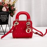 Dior мини-сумка Lady Dior с ручкой и ремнем через плечо. Новая модель в стиле «s