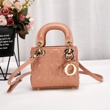 Dior мини-сумка Lady Dior с ручкой и ремнем через плечо. Новая модель в одиночес
