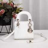 Dior мини-сумка Lady Dior с ручкой и ремнем через плечо. Новая модель в одиночес