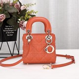 Dior мини-сумка Lady Dior с ручкой и ремнем через плечо. Новая модель в одиночес