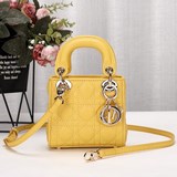 Dior мини-сумка Lady Dior с ручкой и ремнем через плечо. Новая модель в одиночес