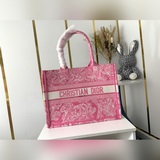 Средний размер 【Di0r Book Tote】 Большинство людей, приобретая товары роскошных б