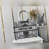 Средний размер 【Di0r Book Tote】 Большинство людей, приобретая товары роскошных б