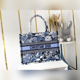 Средний размер 【Di0r Book Tote】 Большинство людей, приобретая товары роскошных б