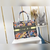 Средний размер 【Di0r Book Tote】 Большинство людей, приобретая товары роскошных б