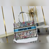 Оригинальный заказ, средний размер 【Di0r Book Tote】 Большинство людей, приобрета
