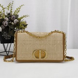 Новейшая летняя сумка Dior из кокосового плетения сочетает в себе элегантность и