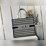 Оригинальный заказ в клетку 【Di0r Book Tote】 Когда большинство людей думают о ро