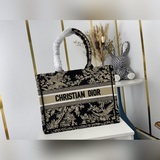 Оригинальный черный флаг в среднем размере 【Di0r Book Tote】 Когда большинство лю