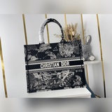 Оригинальный черный чехол для книги 【Di0r Book Tote】 Когда большинство людей дум