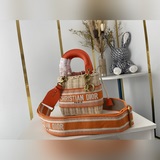 Сегодня мы представляем новую модель мини-сумки из плетеного бамбука. Высококаче