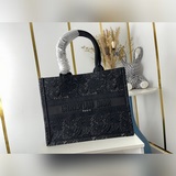 Оригинальный черный вес 【Di0r Book Tote】 Когда большинство людей думают о роскош