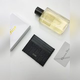 [Роза] Этот элегантный и изысканный кардхолдер Dior изготовлен из кожи телячьей 