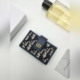 Карман для кредитных карт Dior Montaigne 5 изготовлен из ткани с принтом Oblique