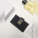 Карман для кредитных карт Dior Montaigne 5 изготовлен из ткани с принтом Oblique