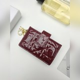 Lady Dior 5-секционный карман для карт украшен классическим рельефным узором в в