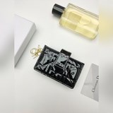Lady Dior 5-секционный карманник украшен классическим рельефным узором в виде пл