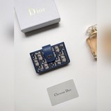 Карман для кредитных карт Dior Montaigne 5 изготовлен из ткани с принтом Oblique