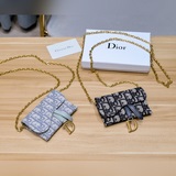 Размер 11,5-8. Этот серый рюкзак-кошелек Oblique от Dior выполнен из кожи.
