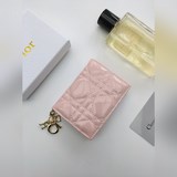Дизайн кожаного чехла с клапаном S0011 от Dior, изготовленного из лакированной к