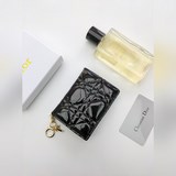Дизайн кожаного чехла с клапаном S0011 от Dior, изготовленного из лакированной к