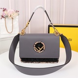 Вдохновением для дизайнеров FENDI в этом сезоне послужила модная тенденция, кото
