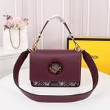Вдохновением для дизайнеров FENDI в этом сезоне послужила модная тенденция, кото