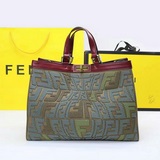 [Празднование] Новая серия капсульных сумок Peekaboo X-Tote среднего размера, из
