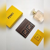 Кошелек Fendi «F is Fendi» имеет внутренний карман и шесть слотов для карт. [Пра