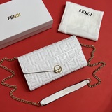 Новая модель от Fendi, сочетание чрезвычайно удобной кожи и классического тиснен