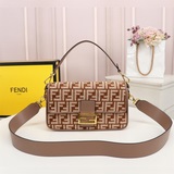 Fendi Подиумные модели Fendi Сумка Baguette Не на плече и не через плечо.