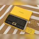 Бренд： Fendi 621666 Цвет： черный Размер： 19*10,5*3,5.