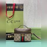Мини-сумка Ophidia из серии GG — это изысканная сумка, в которой сочетаются неск
