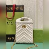 Мини-сумка из серии GG Marmont. Как часть избранной классической серии, которую 
