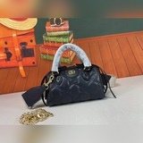 Кожаная сумка через плечо G Gmatelassé UM8HG продолжает выделяться своим уникаль