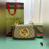 Новая коллекция сумок Gucci Blondie не только обладает уникальной динамичностью,