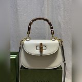 Бамбуковый узел символизирует непрерывное развитие дизайна Gucci. Ручка этой сум