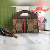 Сумка GG из серии Ophidia в новой коллекции одежды «Gucci Love Parade». GG Supre
