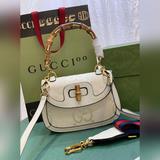 Большая белая сумка Gucci, новая модель Gucci 675797. Эта сумка с бамбуковыми ру
