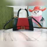 Проект Hacker, сумка в форме песочных часов, Gucci x Balenciaga.