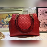 Сумка через плечо Gucci Signature — лаконичный и элегантный дизайн, очень вмести